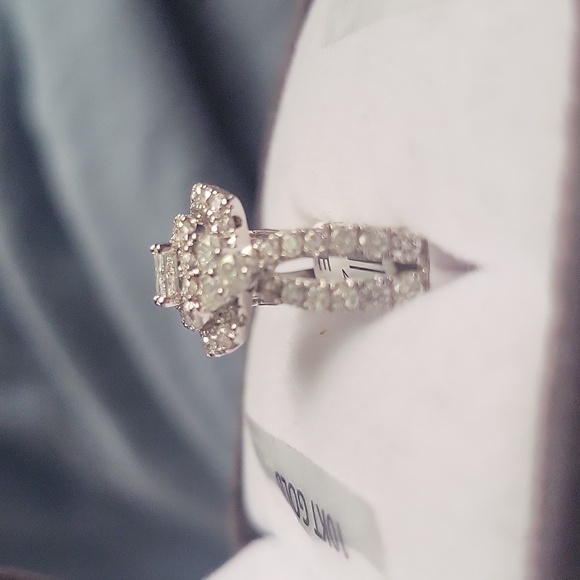 10kt white Gold Diamond ring - Picture 4 of 6